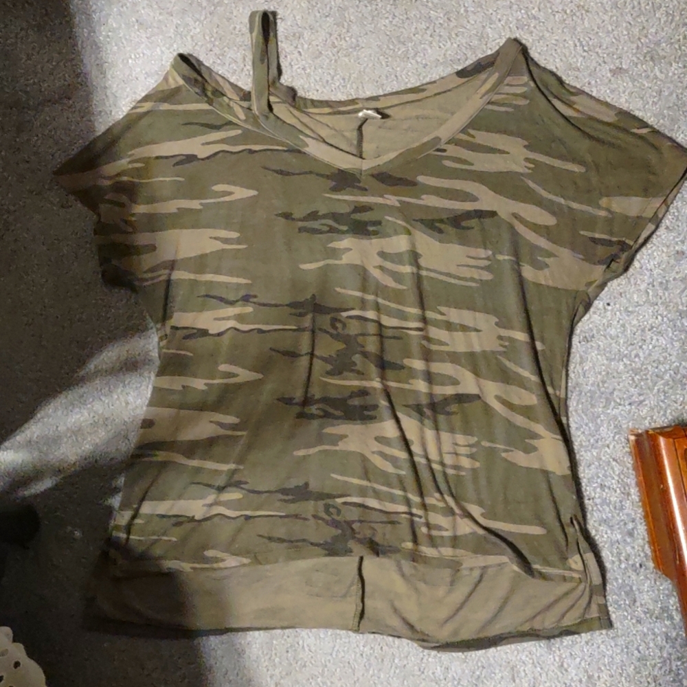 Hybrid Medium Camo One strap, off shoulder shortsleeve